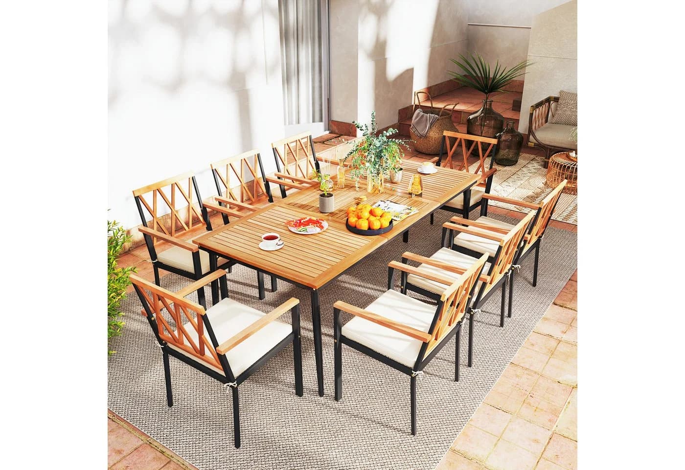 Rustikaler Terrassentisch aus Akazienholz und Metall