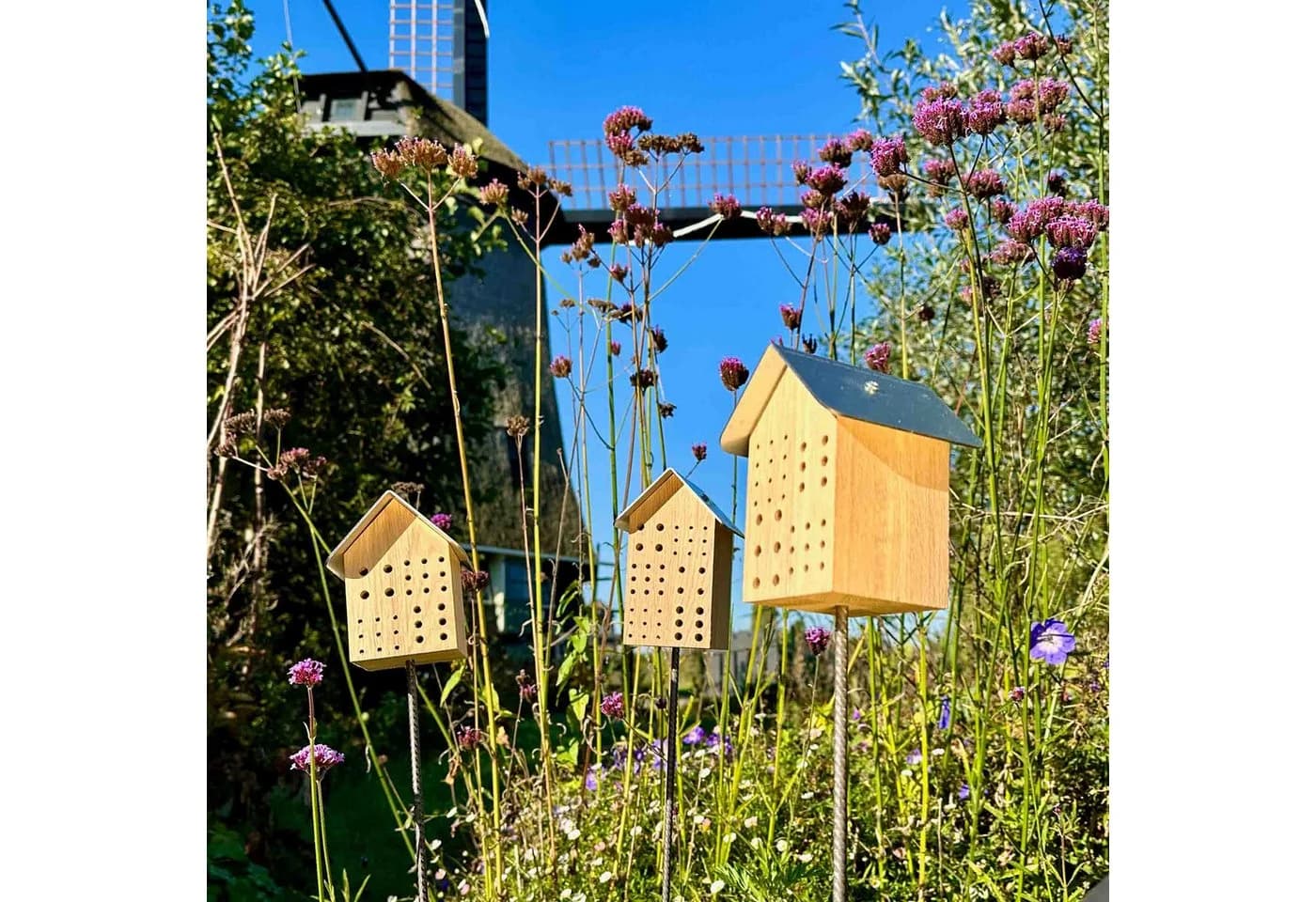 Insektenhotel mit Metalldach aus Eiche für Wildbienen - Bild 5