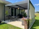 PURPLE LEAF Pergola mit Lamellendach und Sonnenrollo Grau Bild 3