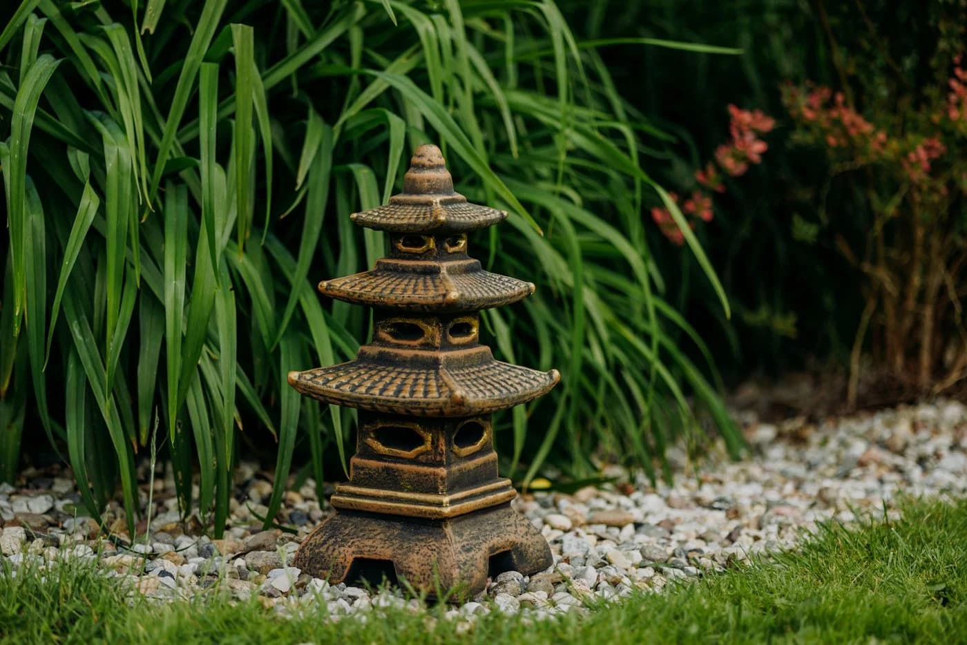 gartendekoparadies.de Gartenfigur Steinlampe Pagode Japanische Steinlaterne 46 cm Gold - Bild 3