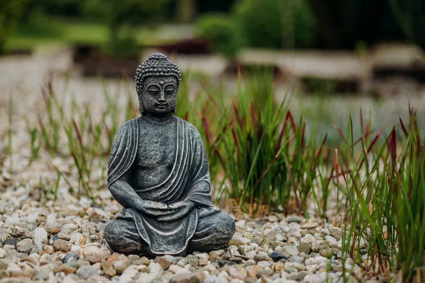 gartendekoparadies.de Sitzende Buddha Statue Stein Figur Bronze Grau Frostsicher - Bild 3