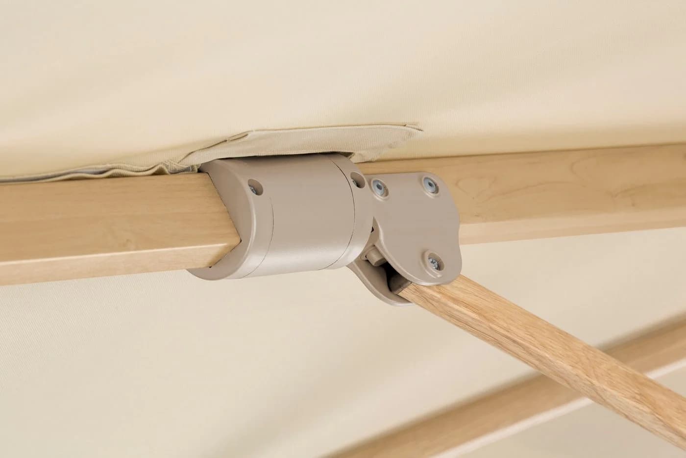 Moderner Ampelschirm aus Polyester, Aluminium und Stahl - Bild 4