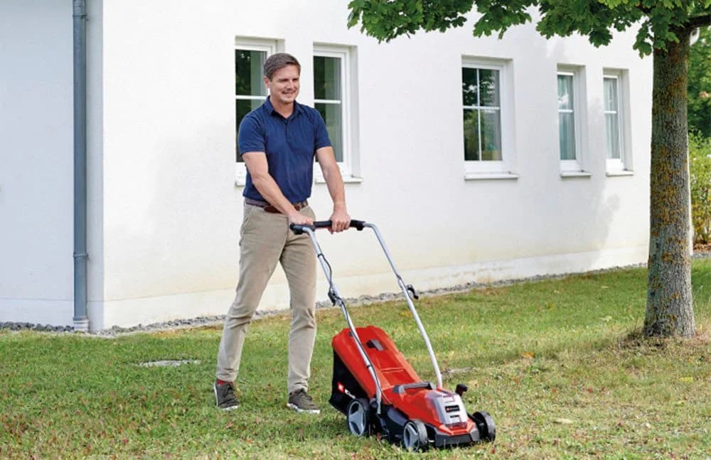 Einhell Akku-Rasenmäher GE-CM 18/33 Li SET Rot mit 18V/4,0 Ah Akku
