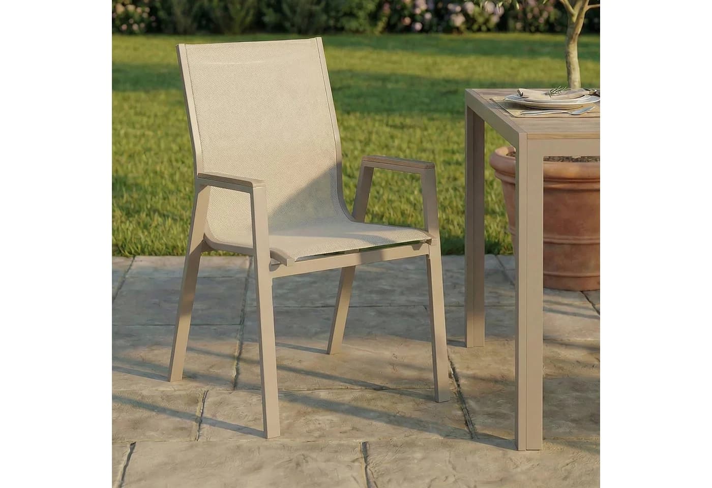 IDIMEX Gartenstuhl MONDELLO 6er Set mit WPC-Armlehnen Champagner - Bild 2