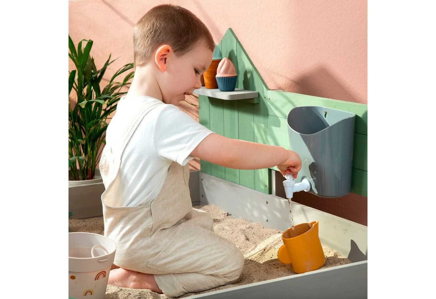 Muddy Buddy Sandkasten Cozy House mit Wassertank und Sitzflächen - Bild 5