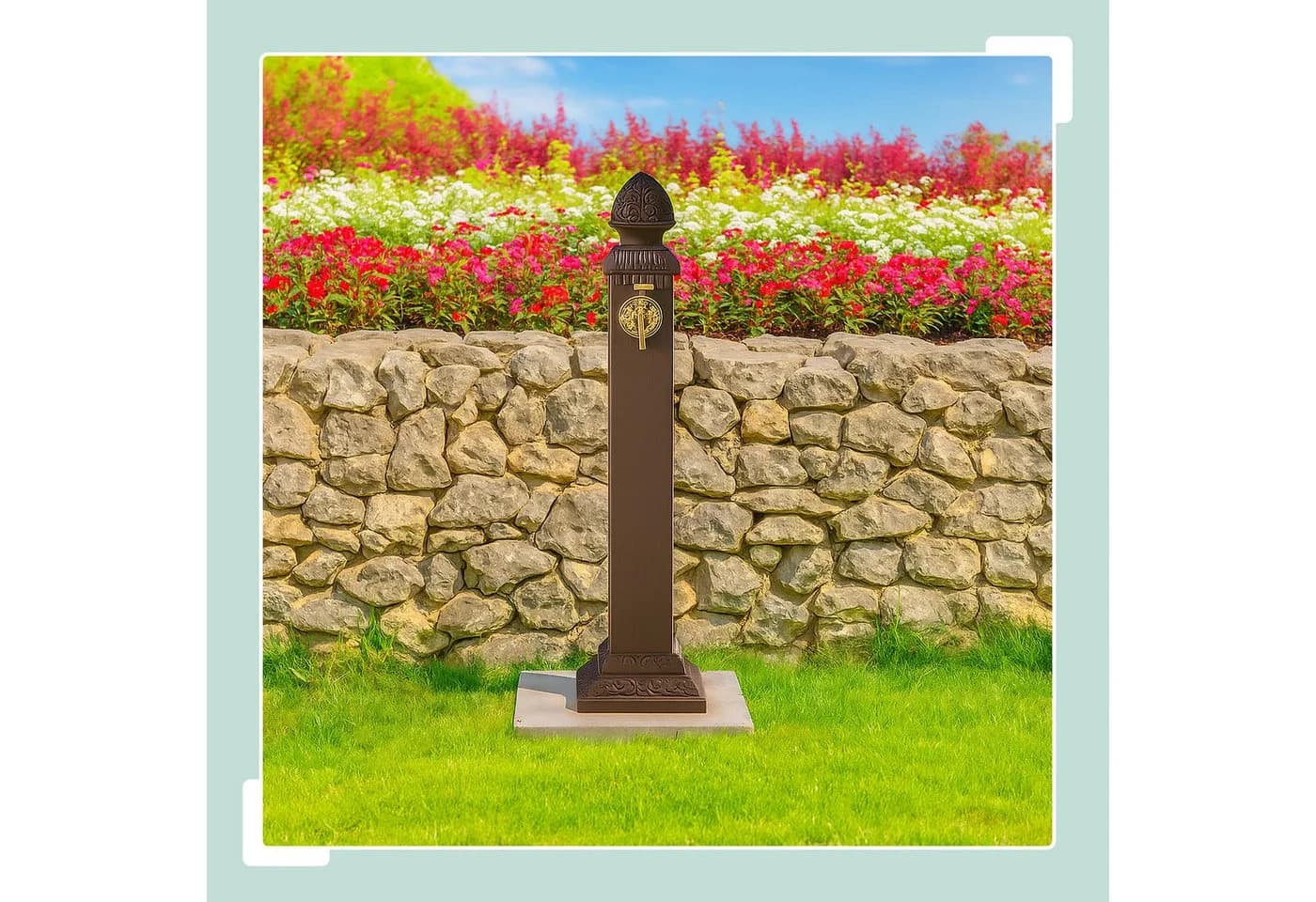 Antiker Gartenbrunnen aus Metall in Braun und Gold