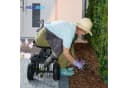 relaxdays Fahrbarer Gartensitz mit Stauraum Schwarz Bild 1