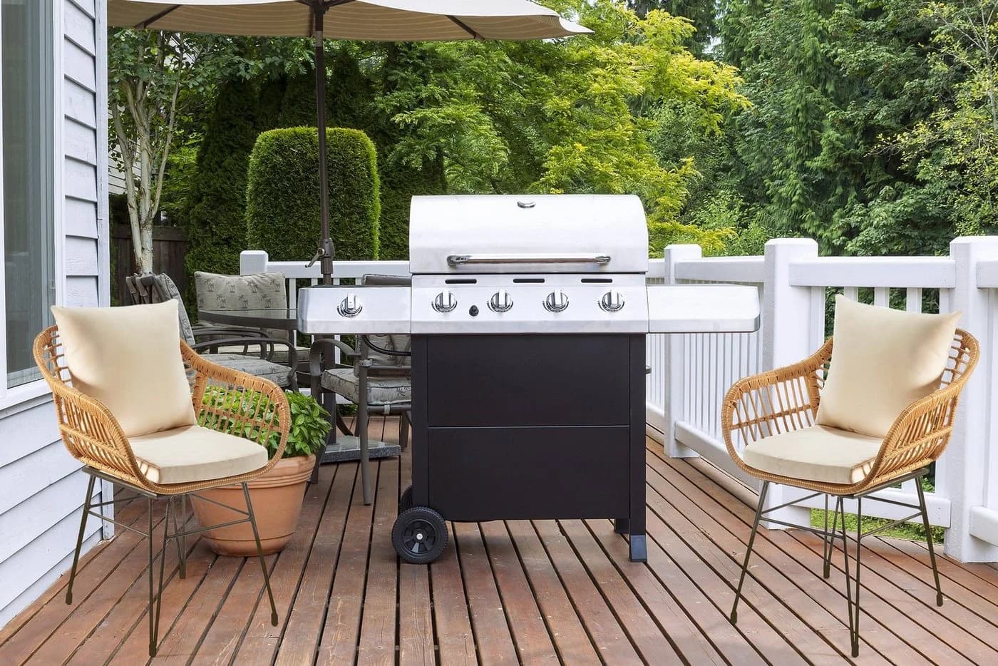 Kobolo 4-Fußstuhl Gartensessel RETRO Braun Polyrattan inklusive Kissen