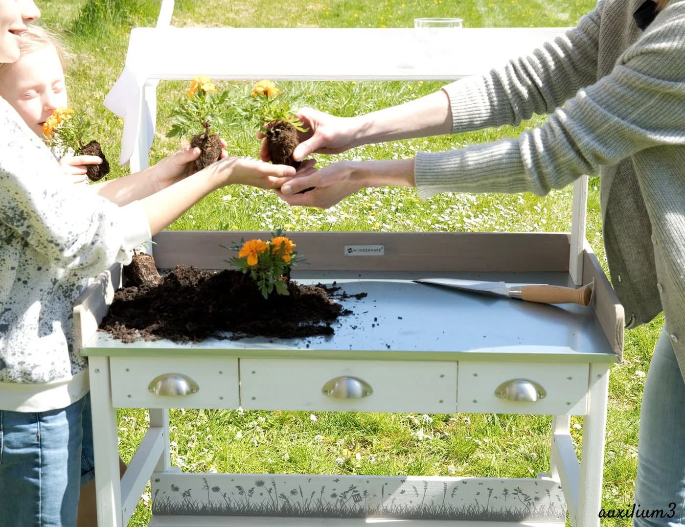 WONDERMAKE Pflanztisch XL Weiß Grau mit 3 Schubladen wetterfest - Bild 4