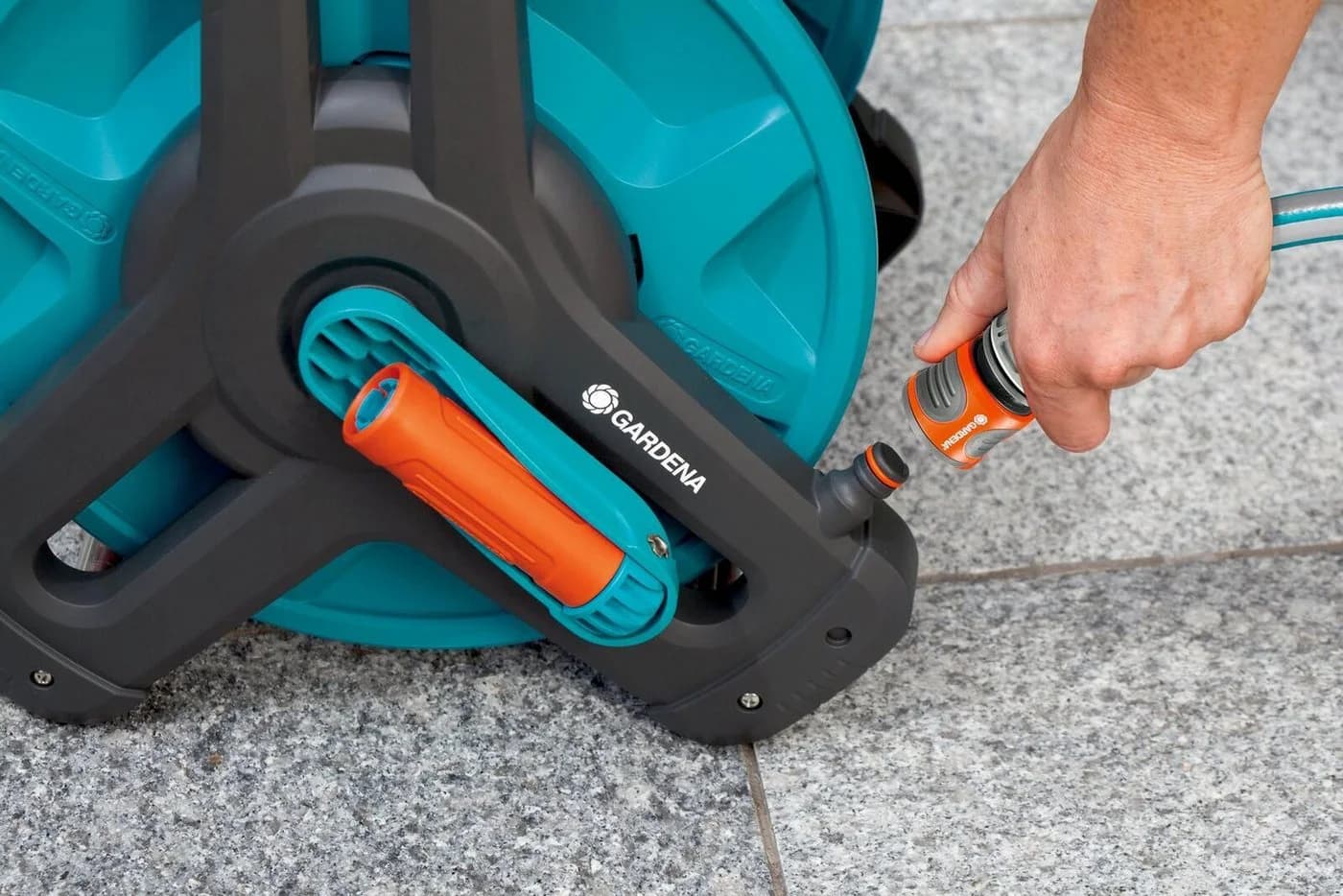 GARDENA Schlauchtrommel Classic 10 Set Blau mit 10 m Schlauch und Spritze