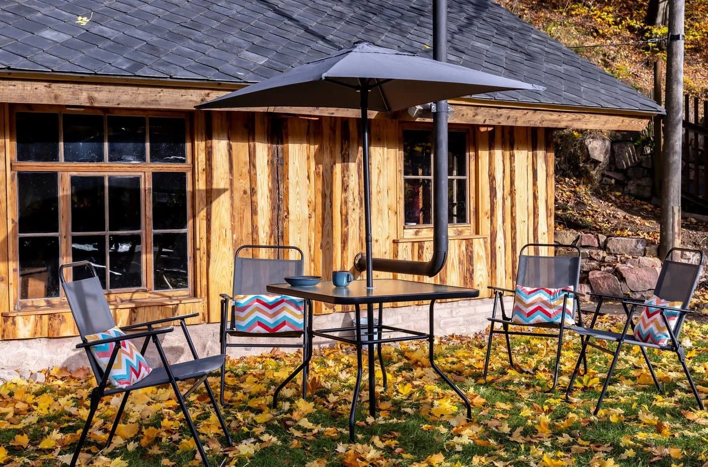 ONDIS24 6-tlg. Gartenmöbel-Set mit Tisch, Klappstühlen & Sonnenschirm