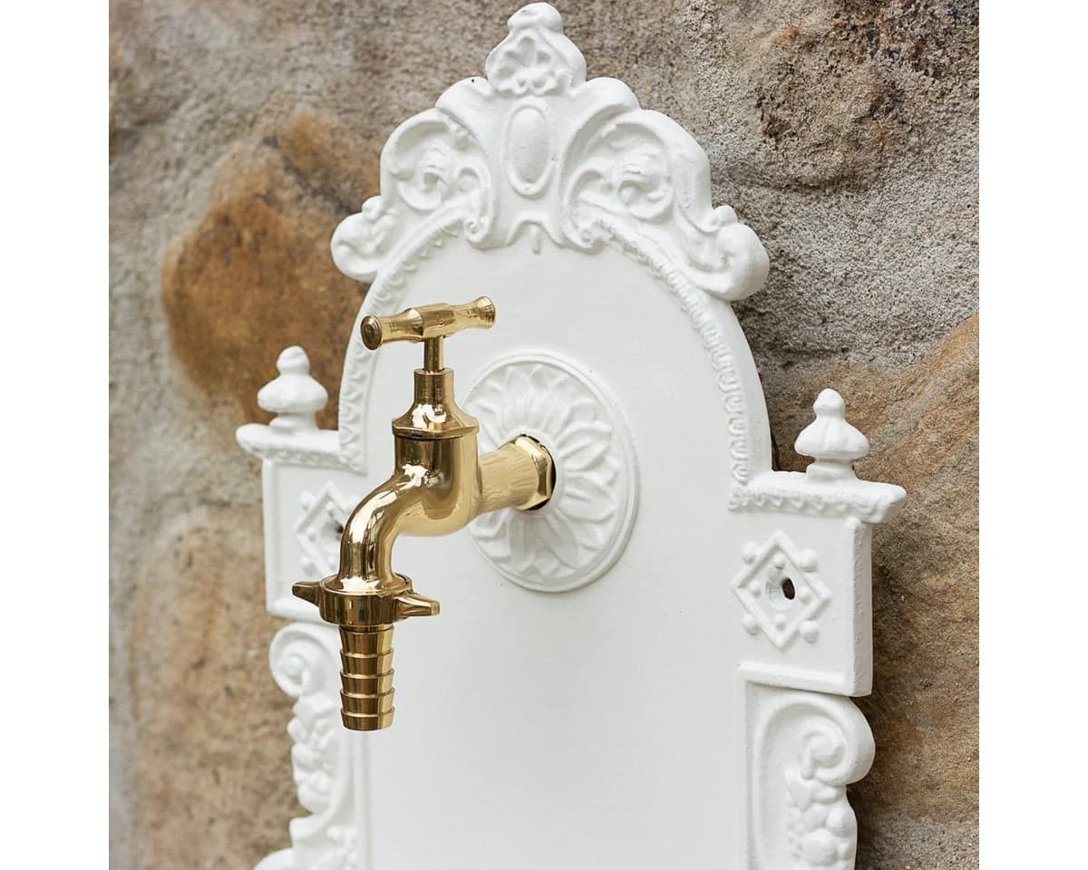 Antikas Wandbrunnen aus Aluminium Weiß mit Messing-Wasserhahn