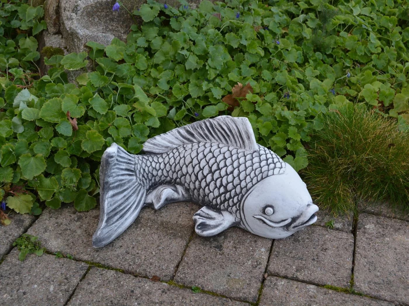 gartendekoparadies.de Gartenfigur Saragoi-Fisch Grau Frostsicher - Bild 4