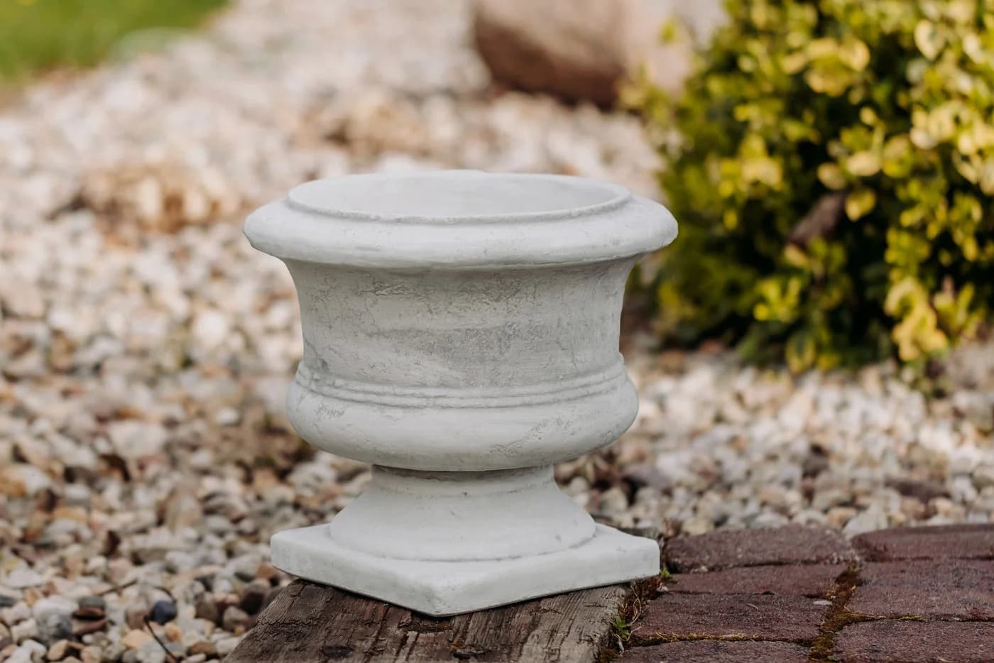 gartendekoparadies.de Pflanzkübel Rustikal Grau Frostsicher 32 cm - Bild 4