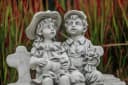 gartendekoparadies.de Steinfigur Junge und Mädchen auf Bank Grau Bild 3