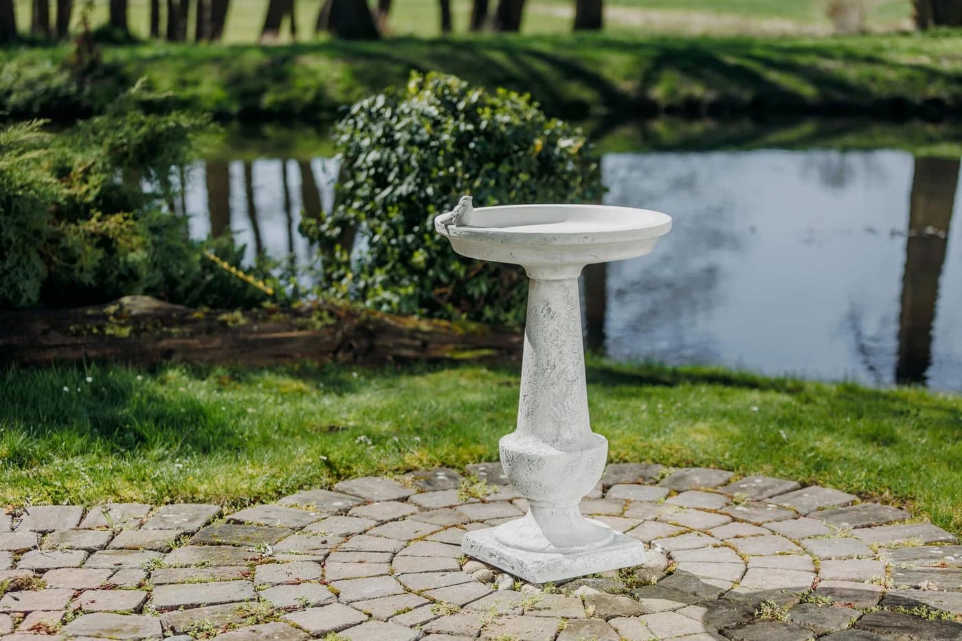 gartendekoparadies.de Vogel-Bad mit quadratischem Sockel Grau - Bild 5