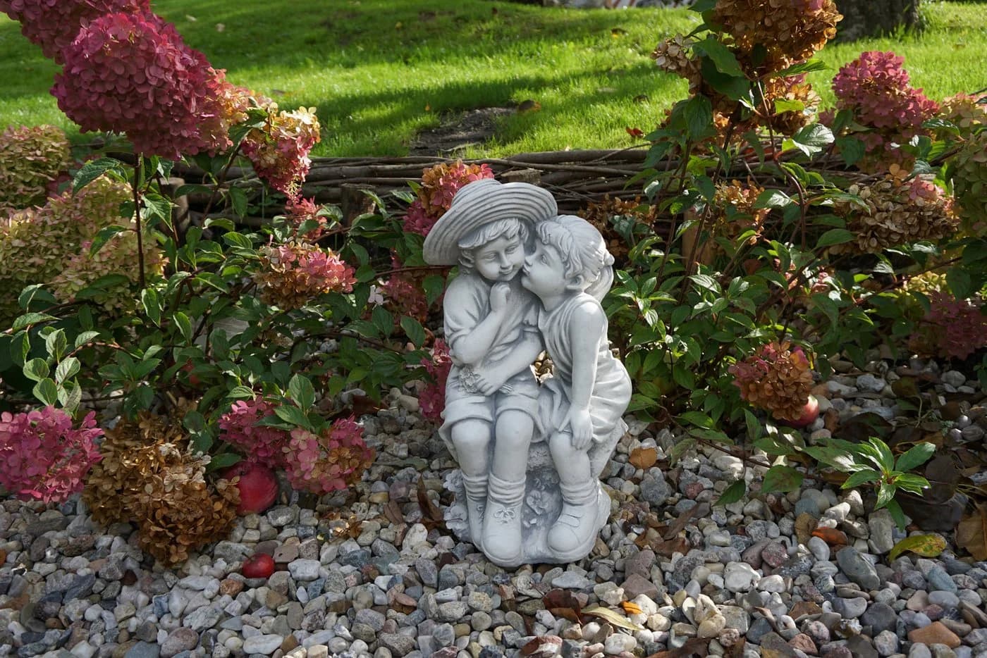 gartendekoparadies.de Gartenfigur Junge und Mädchen Figur Steinfigur 43 cm - Bild 4