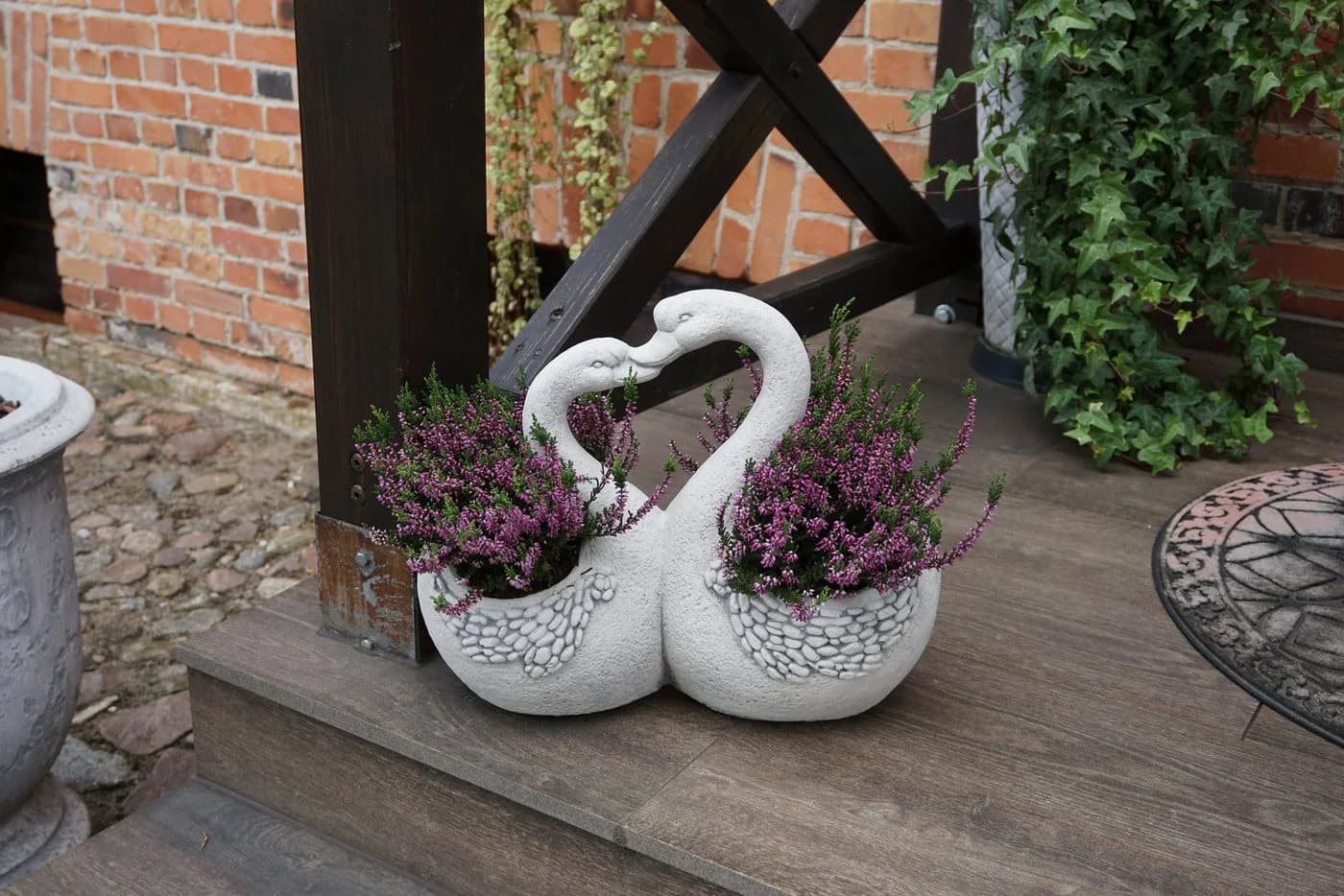gartendekoparadies.de Pflanzschale Schwäne Blumenampel Beton - Bild 4
