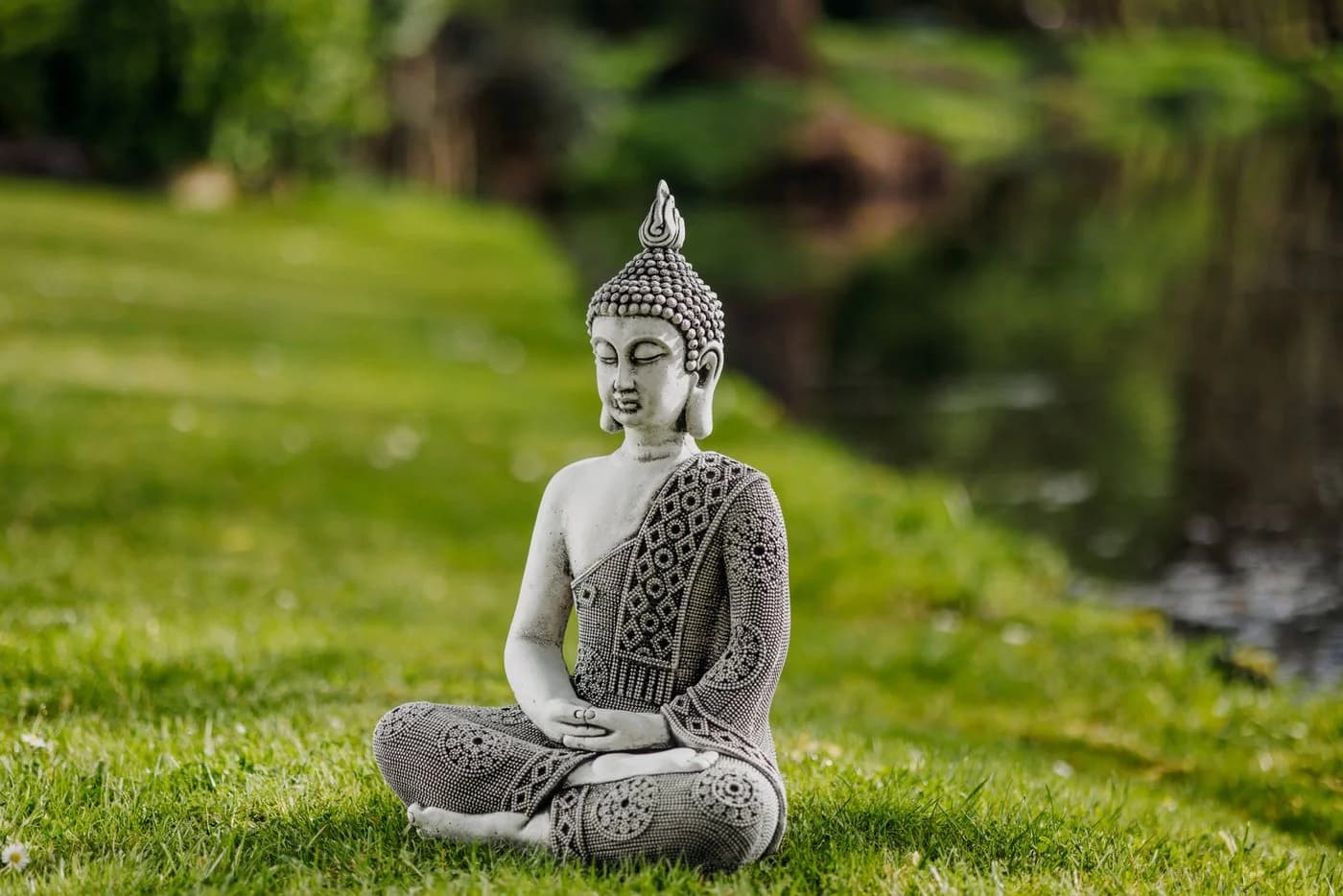 gartendekoparadies.de Thailändische Buddha Statue Grau Steinguss 49 cm - Bild 3