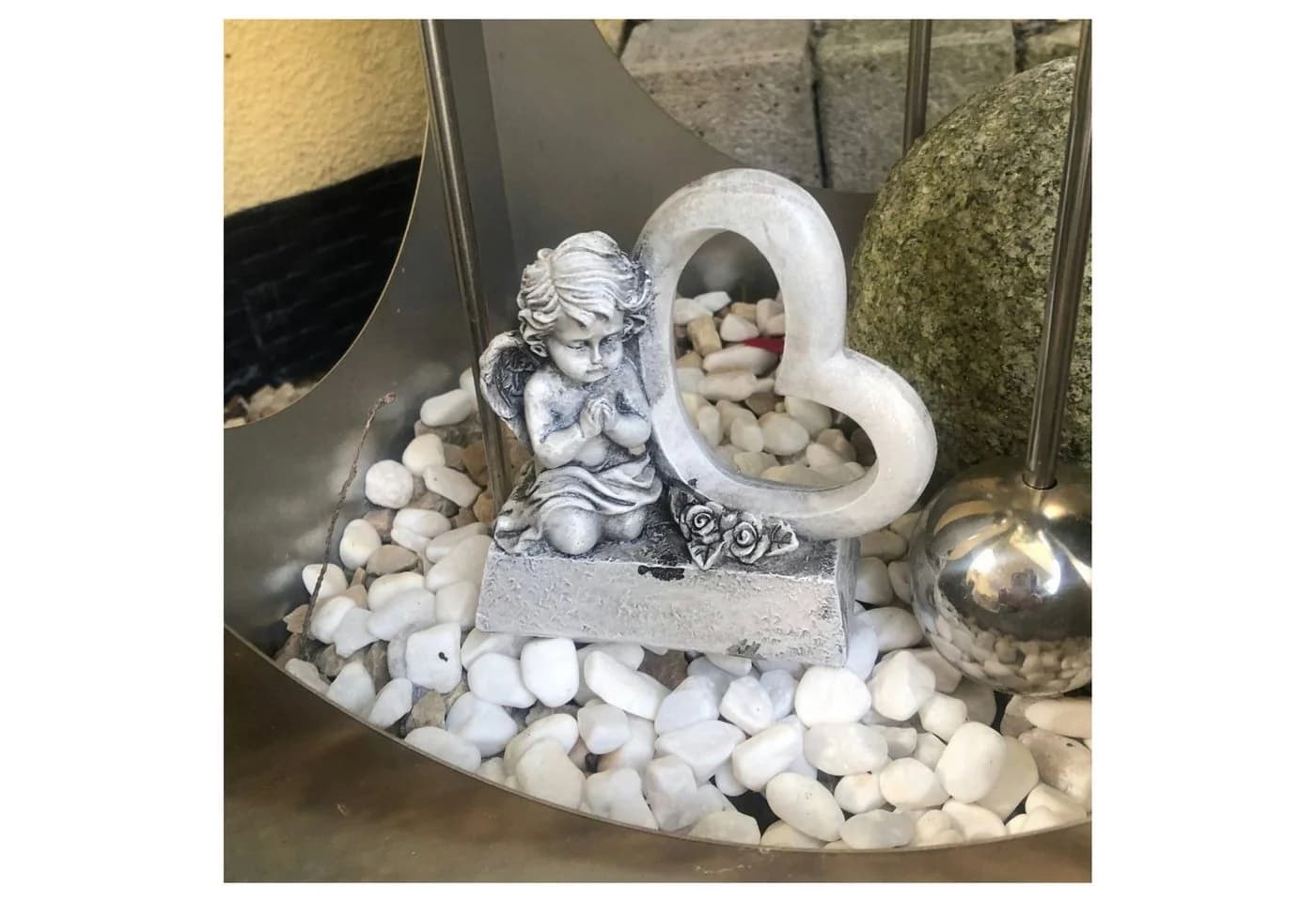 Radami Grabengel mit Herz und Rosen - Antik-Weiß Polyresin Figur - Bild 2