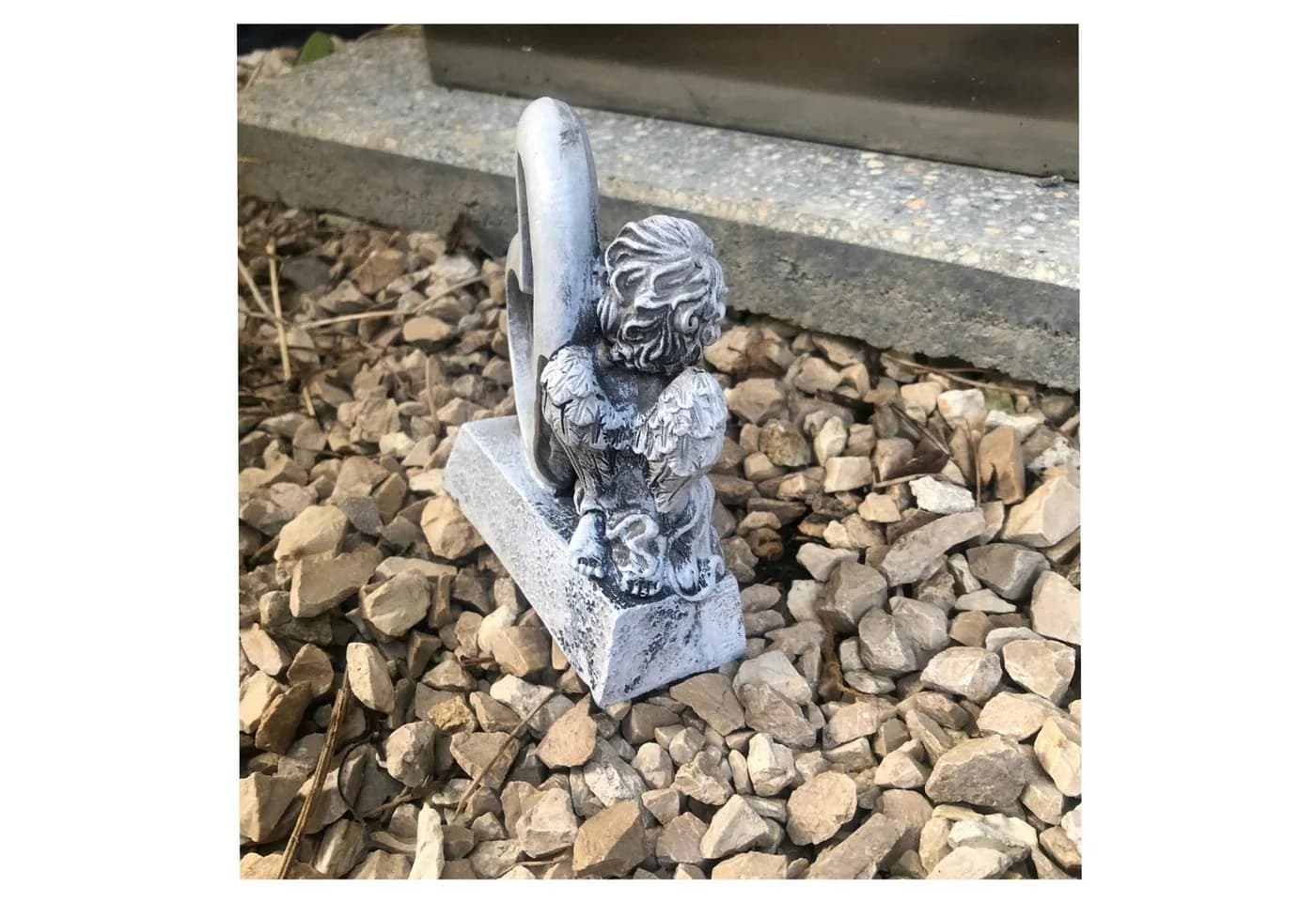 Radami Grabengel mit Herz und Rosen - Antik-Weiß Polyresin Figur - Bild 4