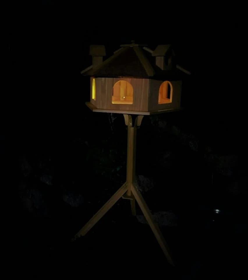 MYPETS Vogelhaus ALPENZAUBER XXL mit Solarlicht und Ständer - Bild 4