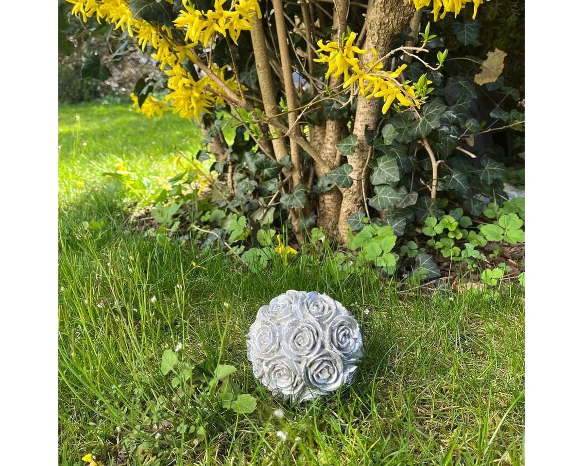ZGM Beton Rosenkugel mit silberner Patina Gartenfigur - Bild 4