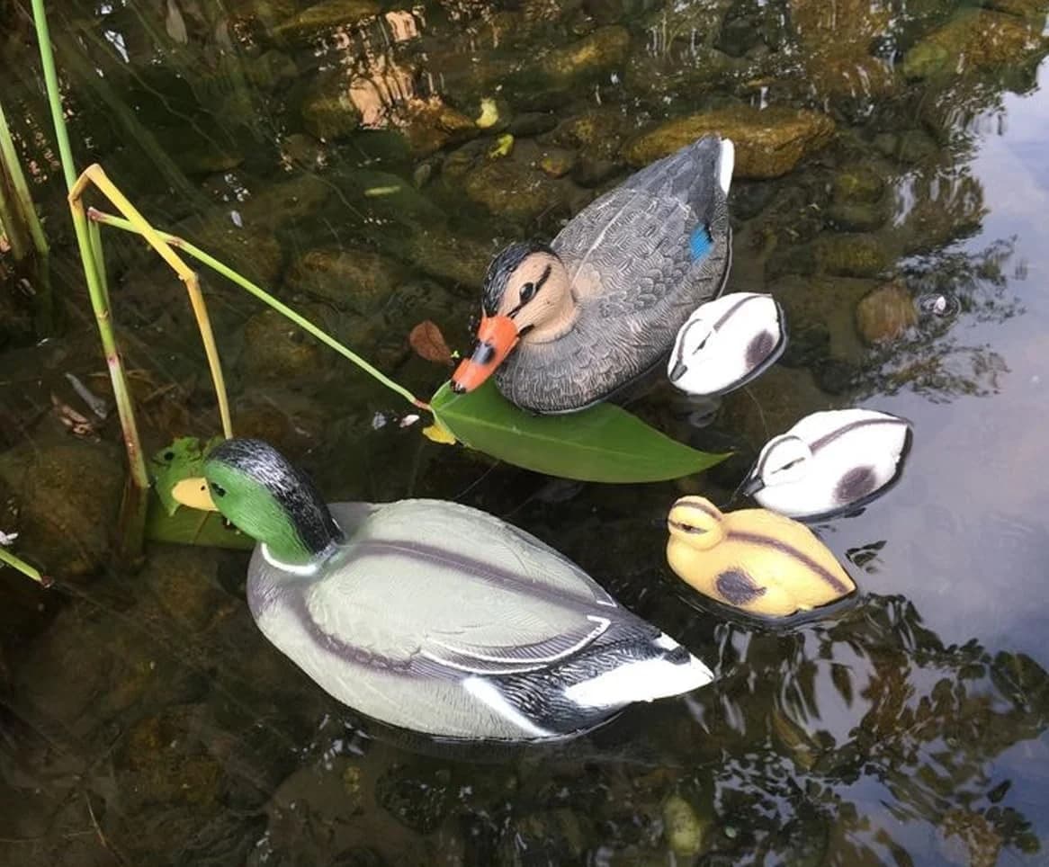 LB H&F Lilienburg Teichfigur 5 Stück Schwimmente Entenfamilie - Bild 2