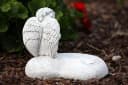 Stone and Style Frostfeste Steinfigur Engel auf Herz Grau Bild 5