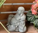 Stone and Style Gartenfigur Frostfeste Steinfigur dicker Buddha sitzend Grau Bild 3