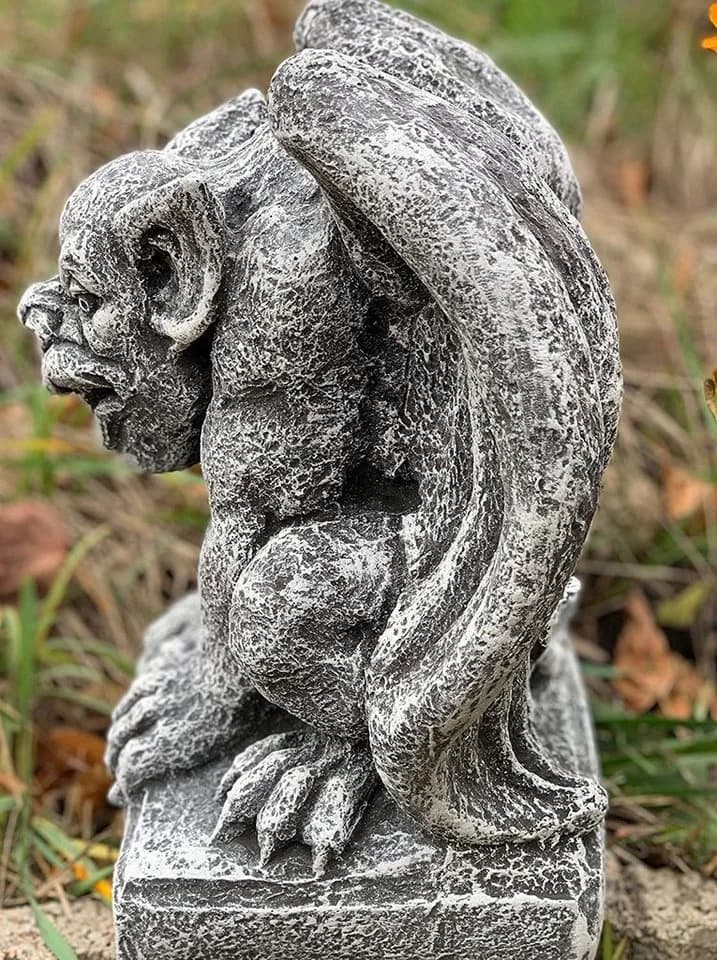 Stone and Style Gartenfigur Frostfeste Steinfigur Gargoyle auf Sockel Grau - Bild 4
