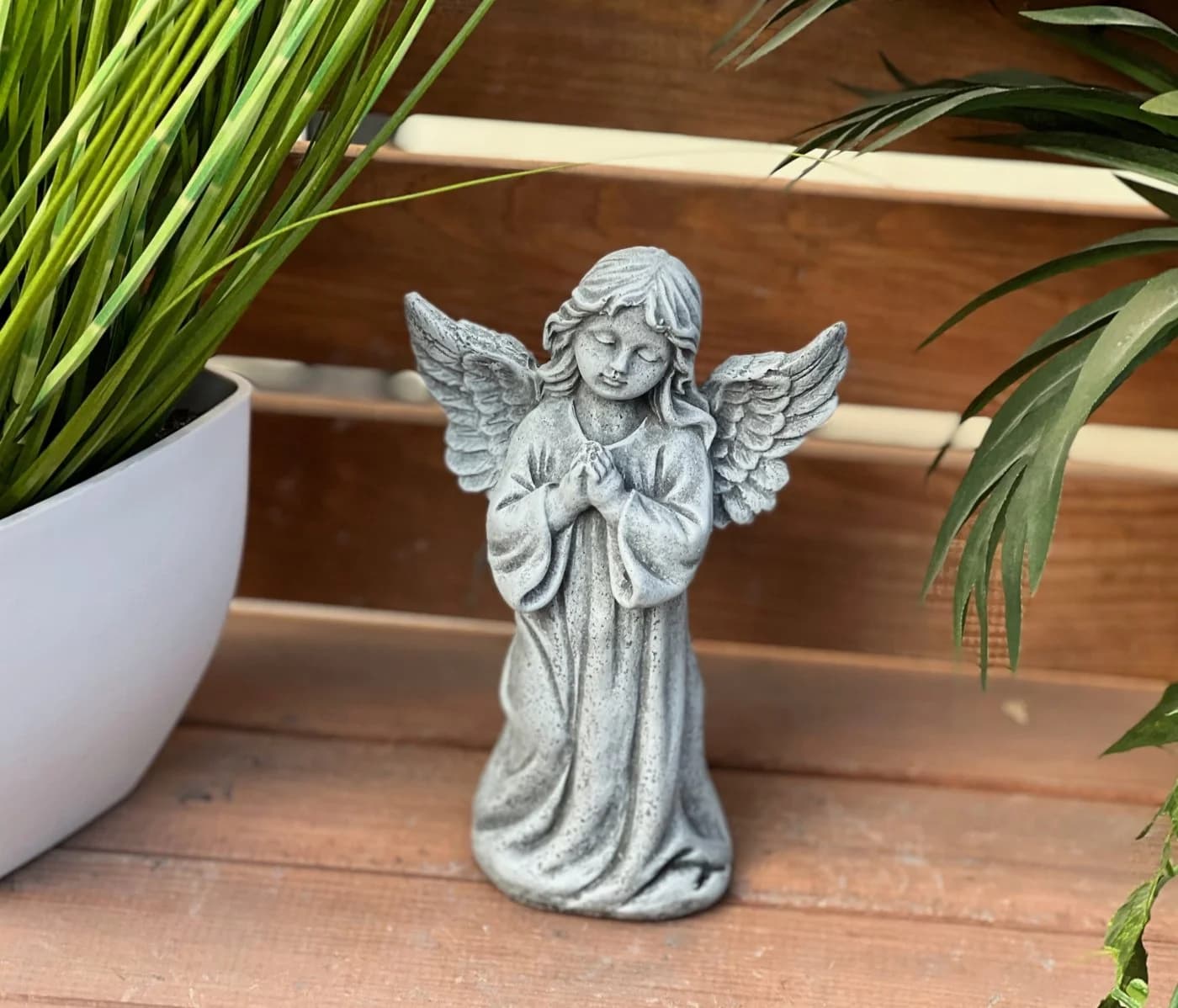 Stone and Style Engelfigur Steinfigur betender Engel stehend frostfest