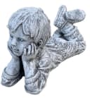 Stone and Style Gartenfigur Frostfeste Steinfigur Junge liegend Grau Bild 2