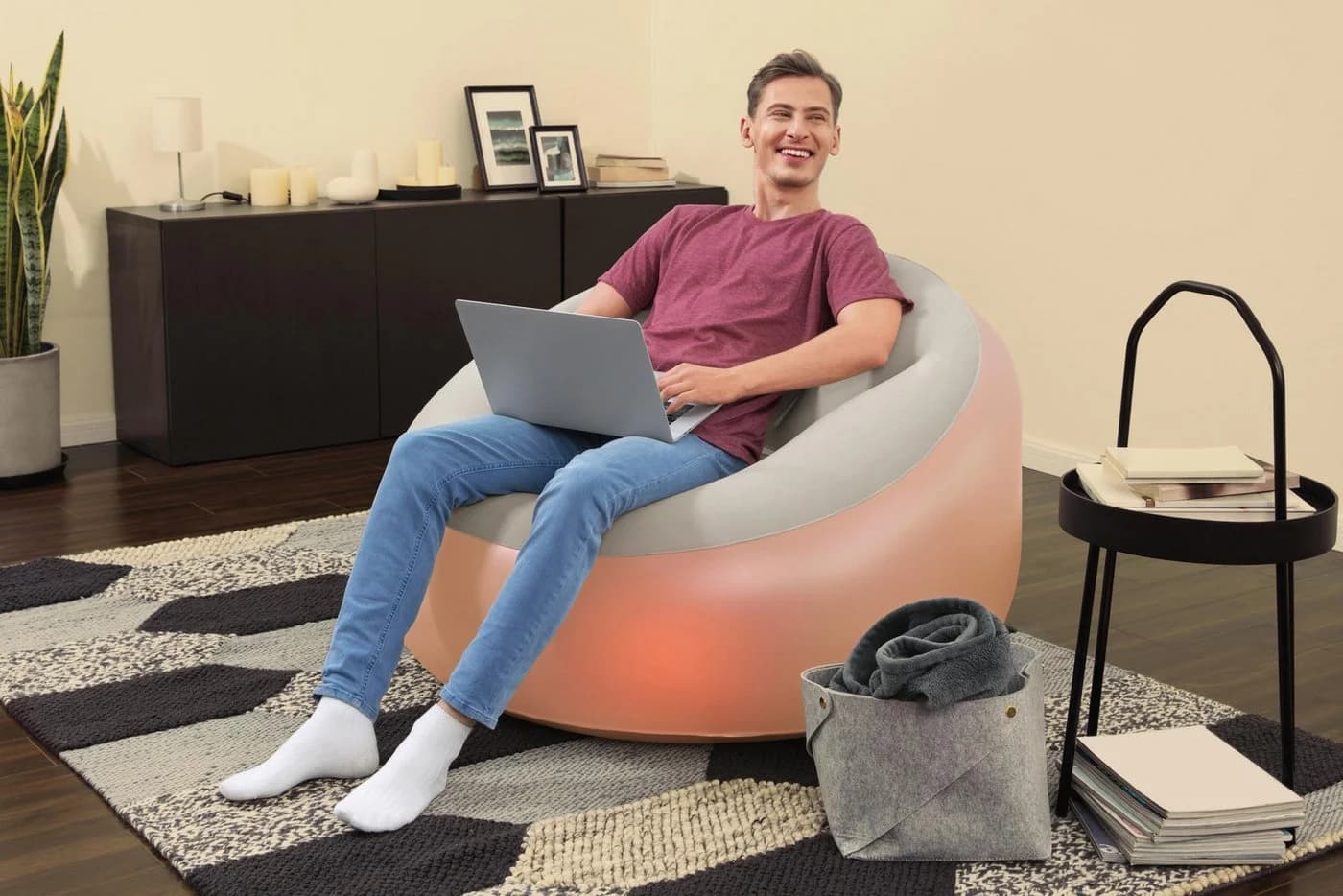 Bestway LED-Luftsessel Inflate-A-Chair mit 7 Farbwechseln - Bild 4