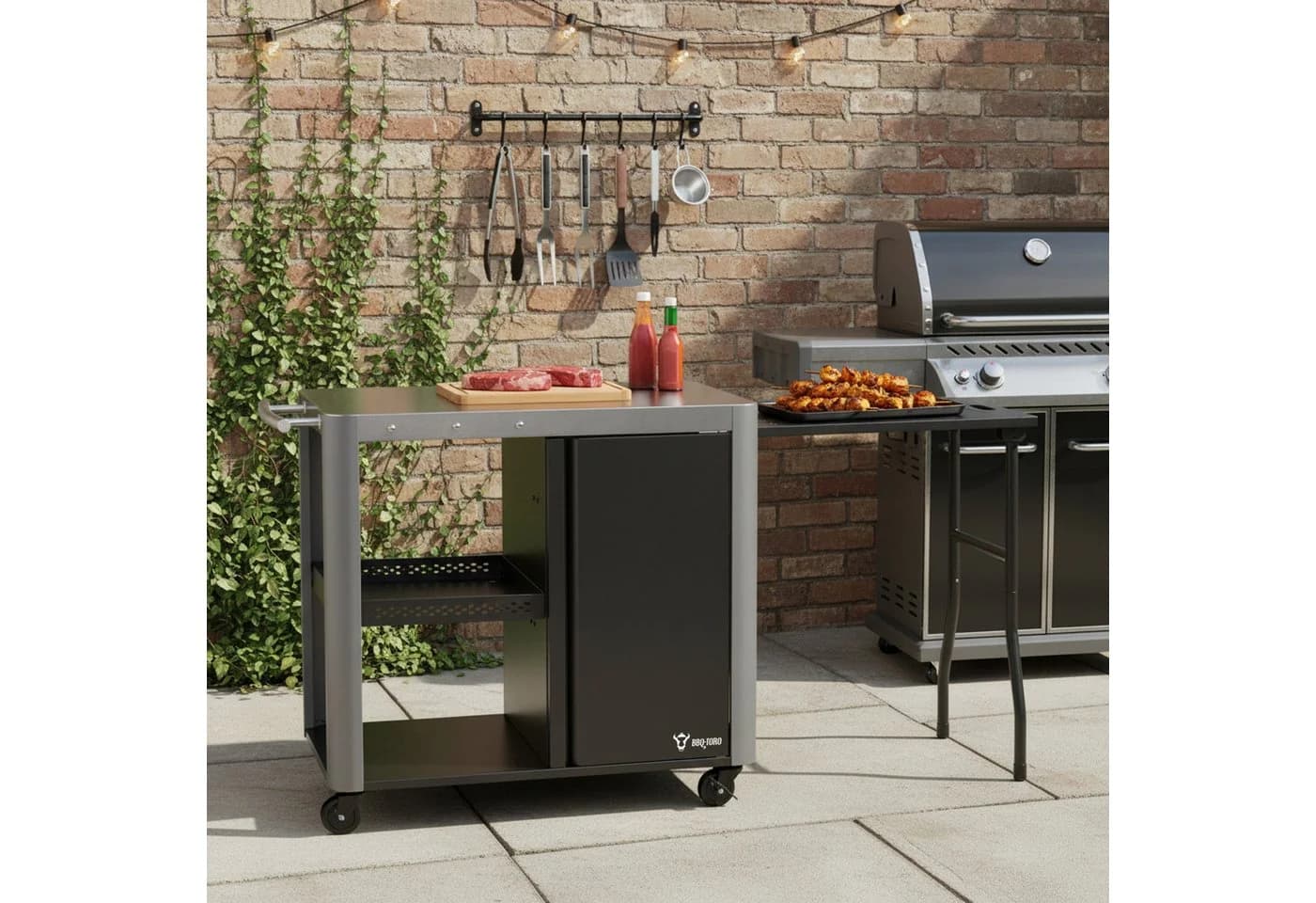 BBQ-Toro Grillwagen Silber mit Klapptisch und Stauraum