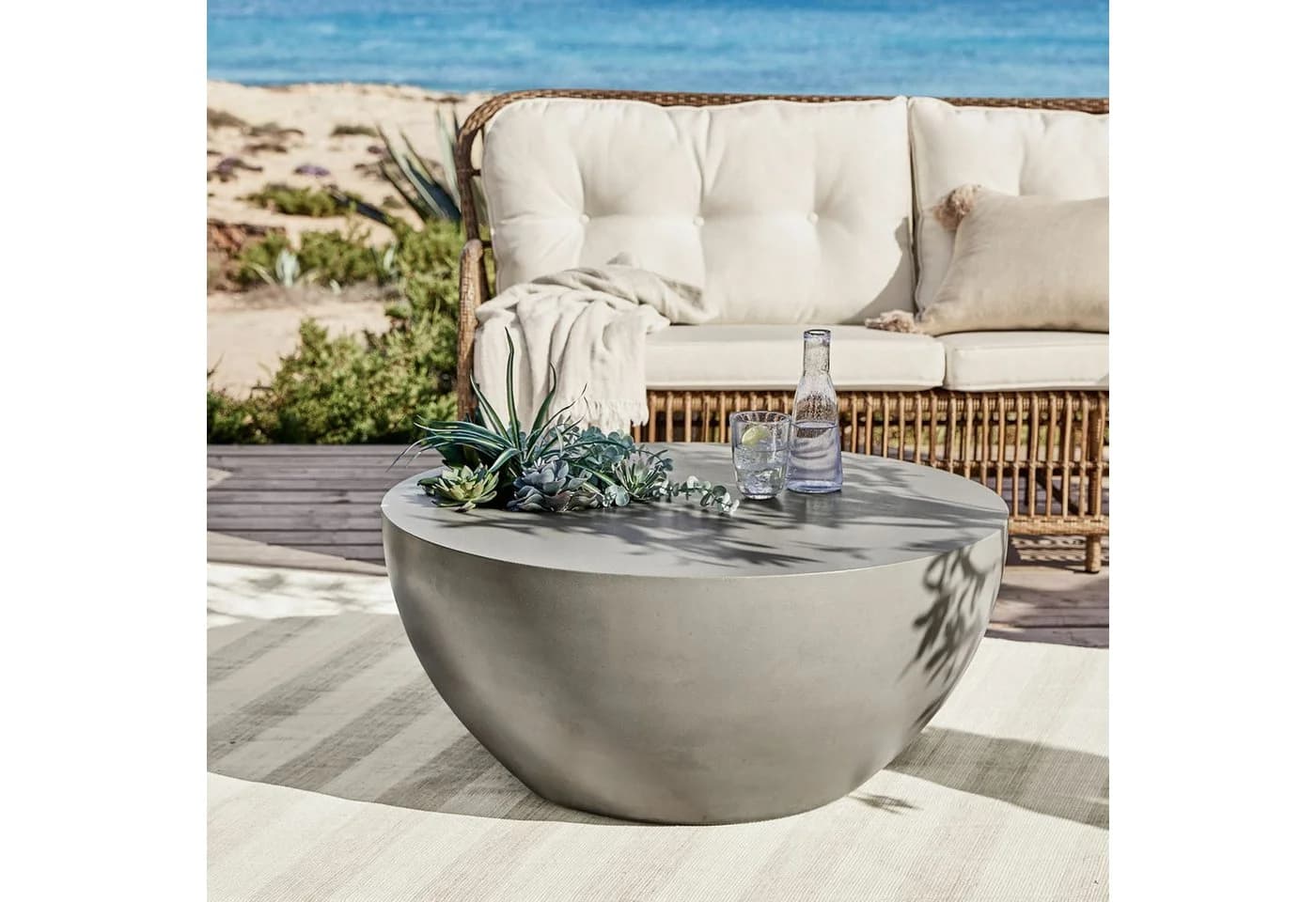 Mirabeau Plévin Couchtisch aus Beton grau mit Ablagefach