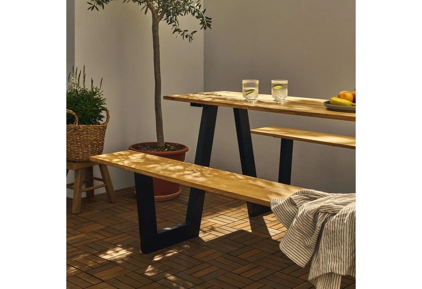 Natural Goods Berlin Sitzgruppe X & W Metallgestell Schwarz DIY Picknicktisch