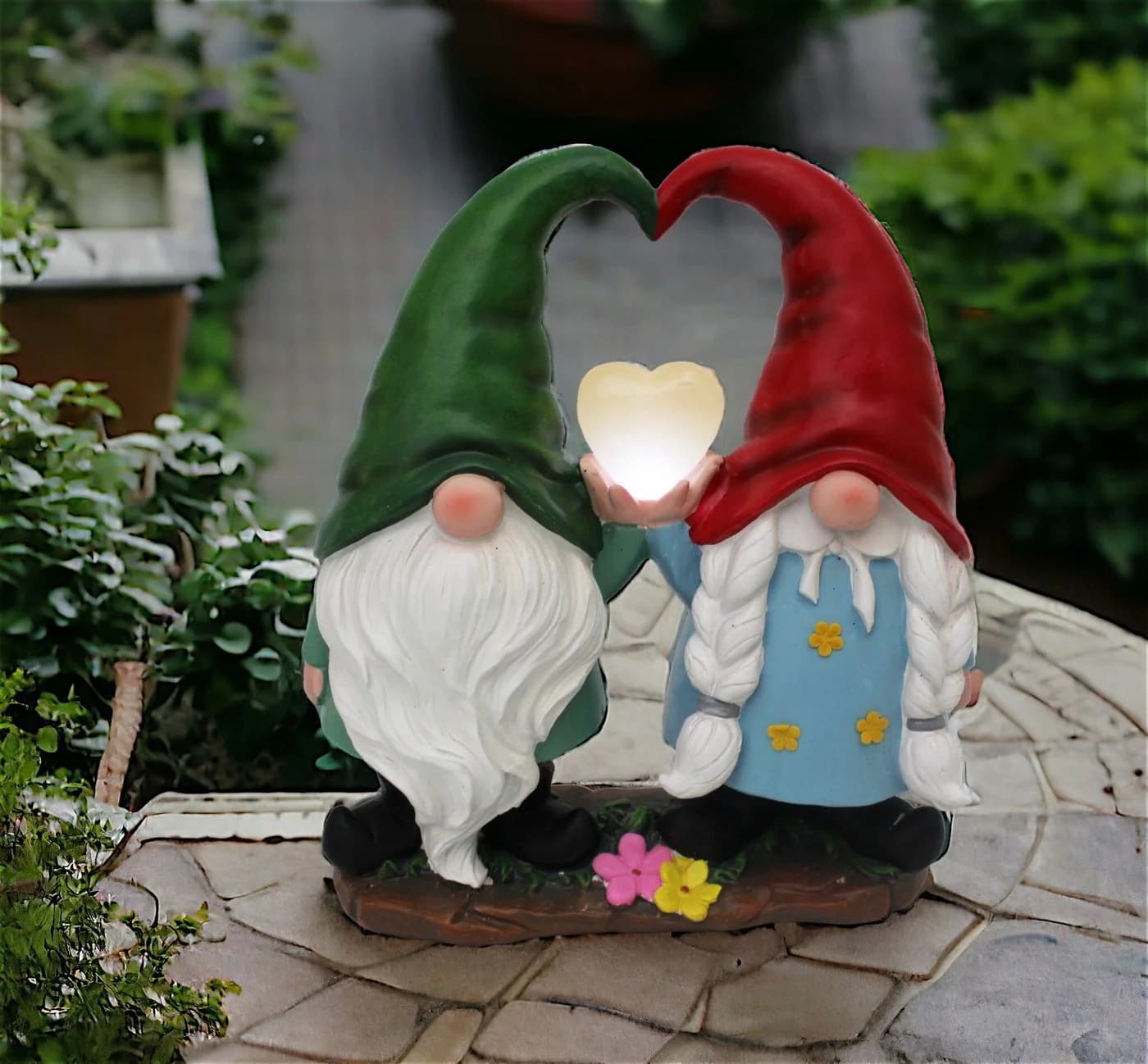 Arnusa Gartenzwerg Pärchen mit Solar Herz LED Beleuchtung