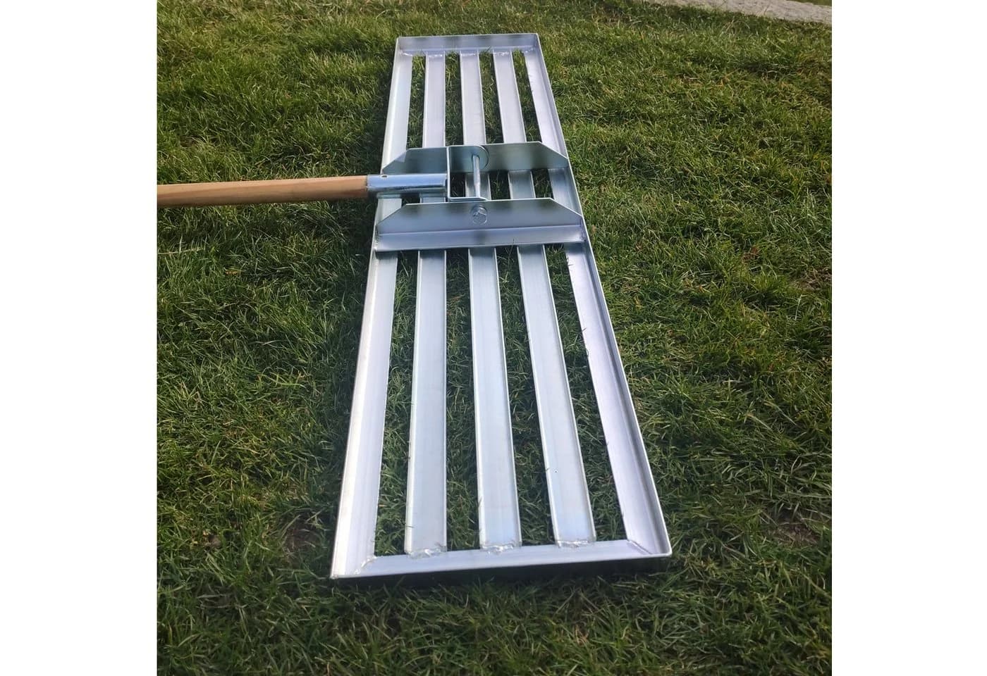 SattesGrün Rasenrakel aus verzinktem Stahl 100cm