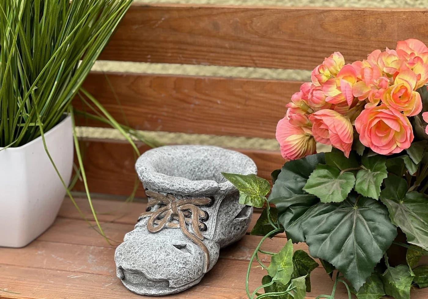 Stone and Style Pflanzschale Stiefel Grau Frostfest